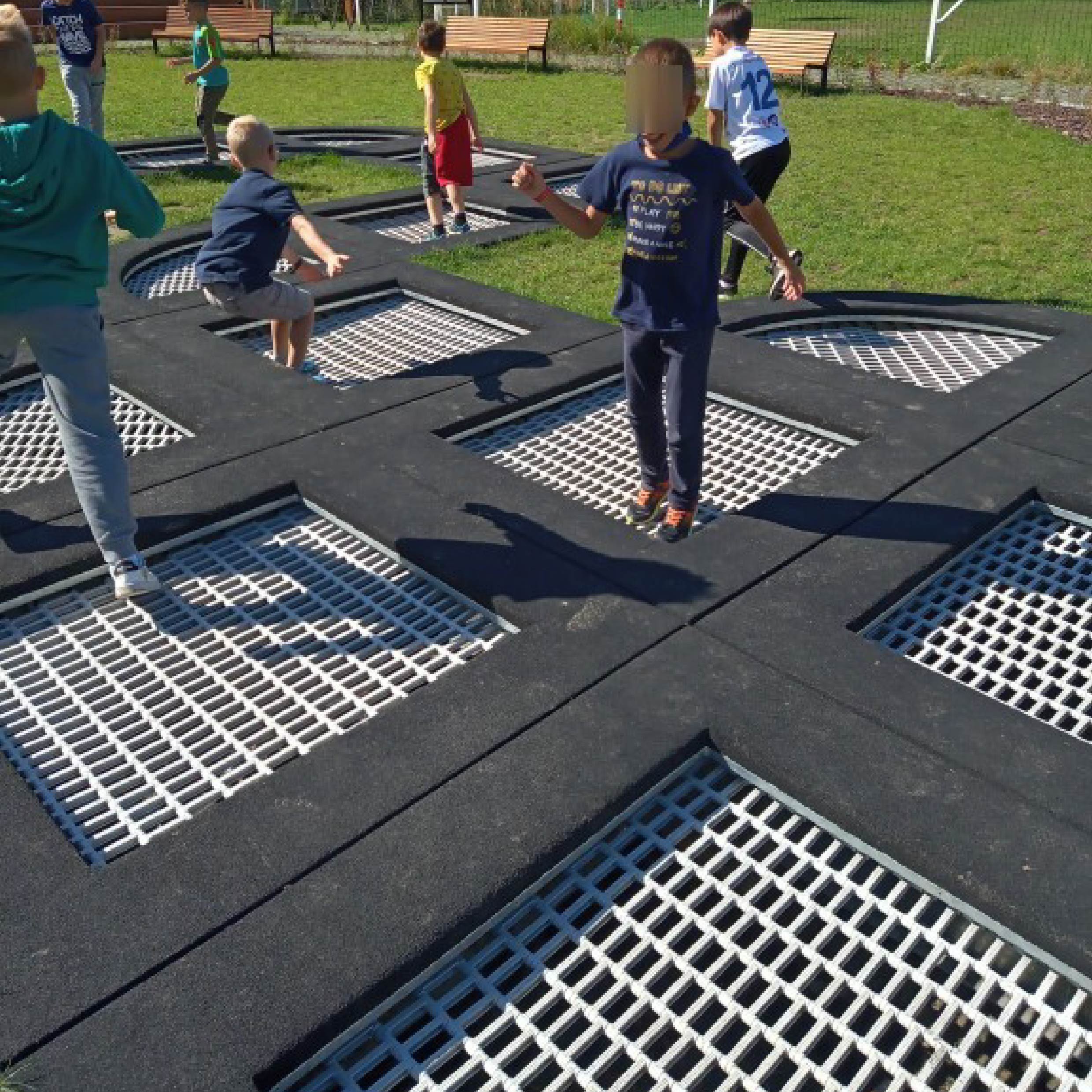 Les Trampolines de sol pour aires de jeux